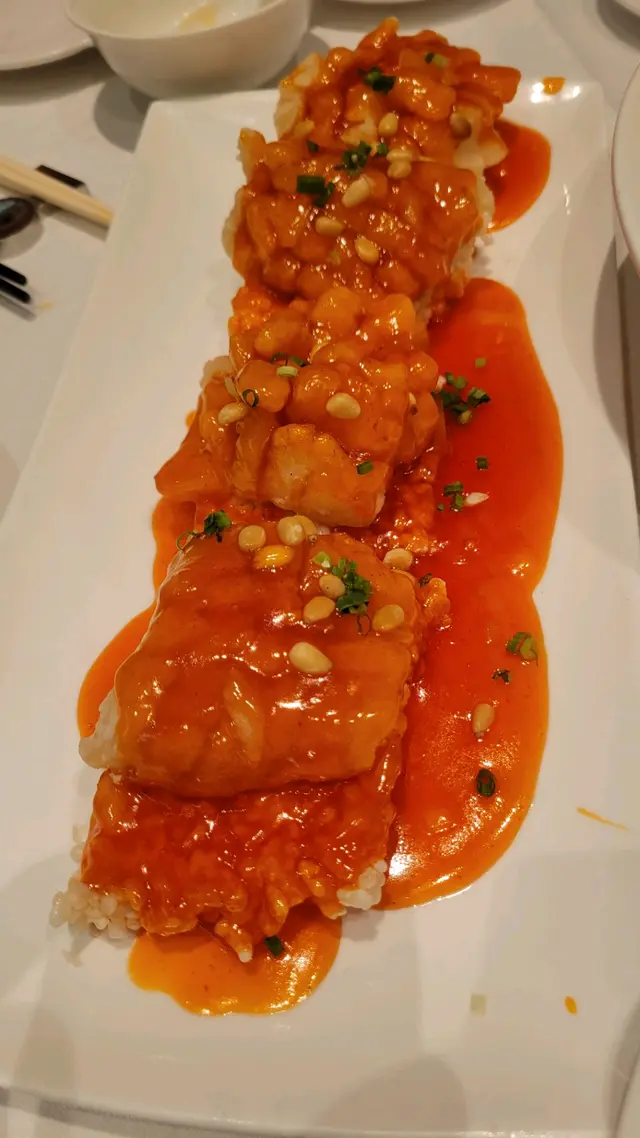 魚係ok,鍋巴亦唔錯,但酸汁過酸!