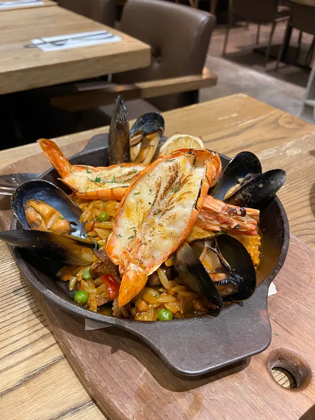 西班牙海鮮炒米粒麵