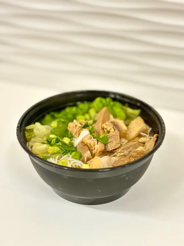 好足料,大大塊牛,好香口🤤
麵同牛嘅份量好有誠意
#牛腩麵 #小店 #麵店 #本地小店 #抵食