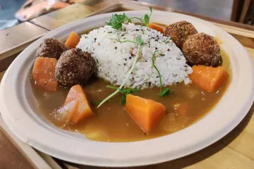 港式梅菜豚肉丸和風咖喱飯