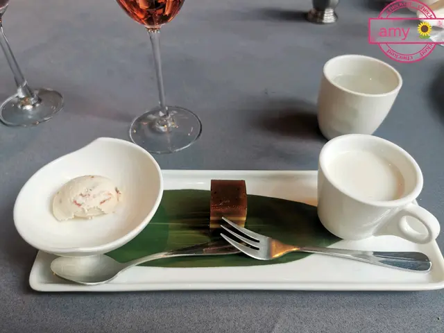 杞子雪糕、棗皇糕、生磨杏仁茶