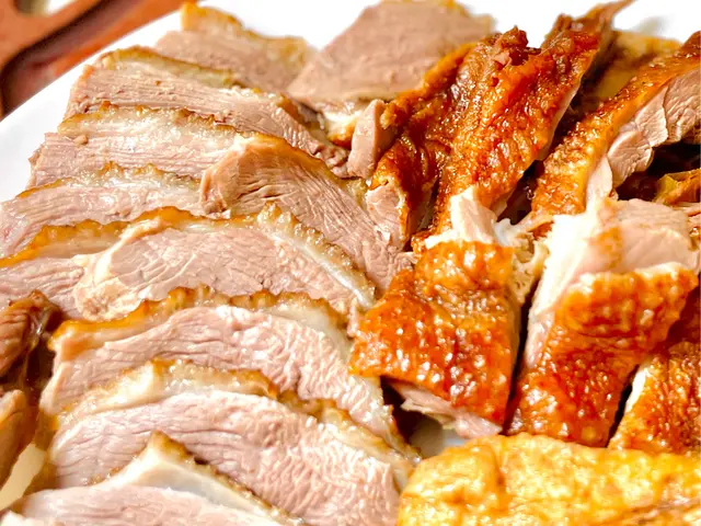 新鮮當日滷好,肉質夠晒細嫩,🪿而且脂肪少仲夾雜左啲鵝油香,滷得亦都相當入味,連啲肉都變得更加深色仲帶有微甜