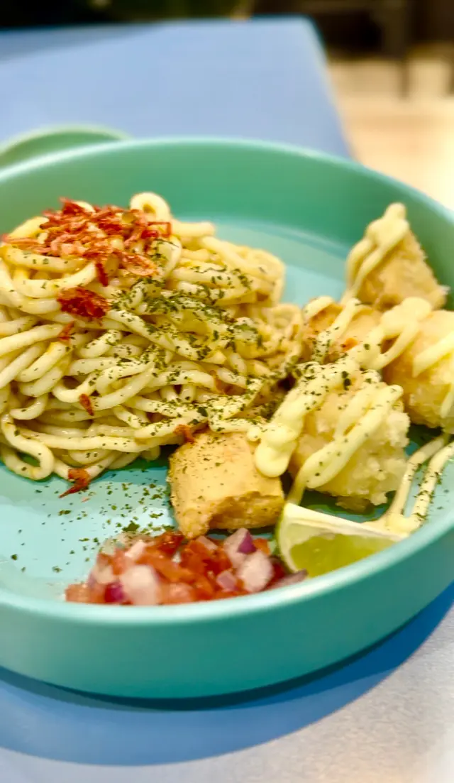 蝦頭油炸蝦球魚麵撈