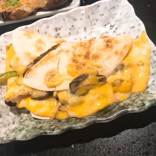 黑松露什菌墨西哥薄餅