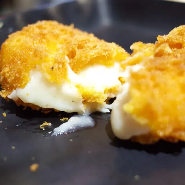 炸牛乳蟹肉薯餅