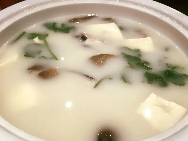 香茜生魚豆腐湯