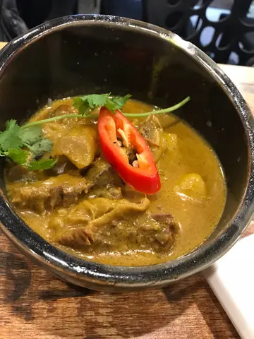 咖哩招牌牛腩