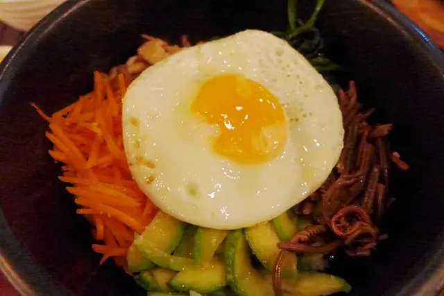 傳統五色石鍋飯