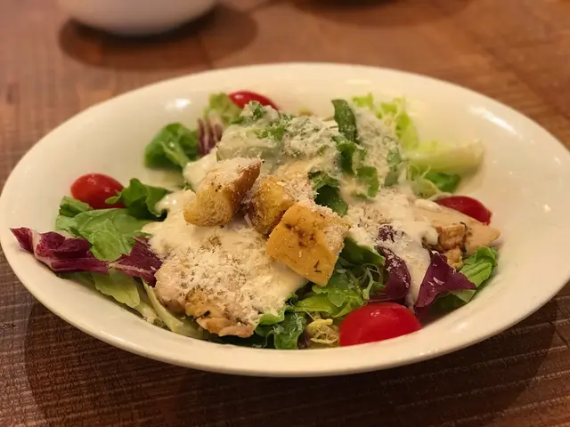 香草烤雞凱撒沙律