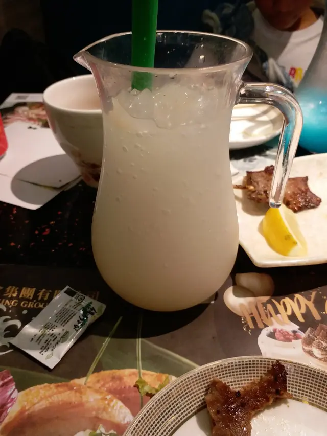 比藍甜白桃及紅色白桃梳打更好飲