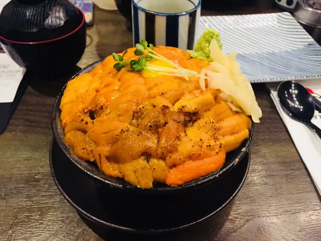 海膽丼