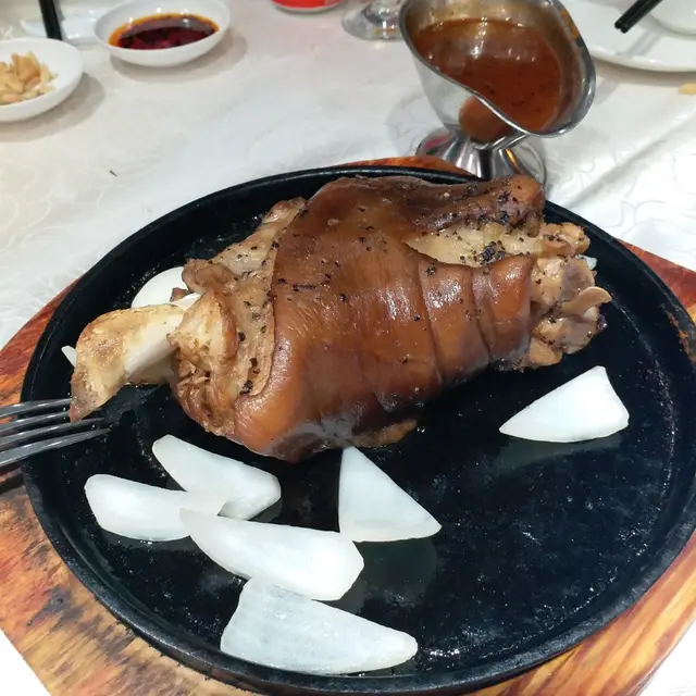 鐵板黑椒德國豬手