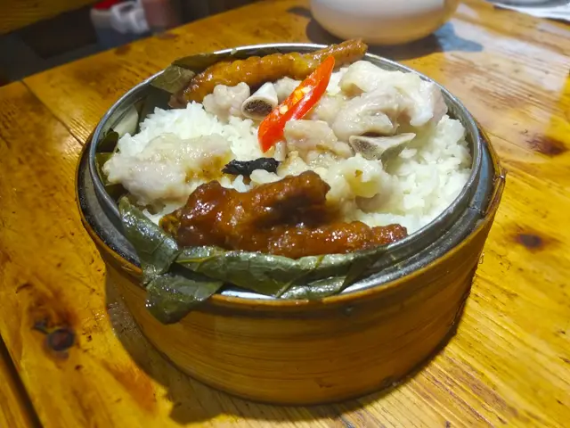籠仔鳳爪排骨飯