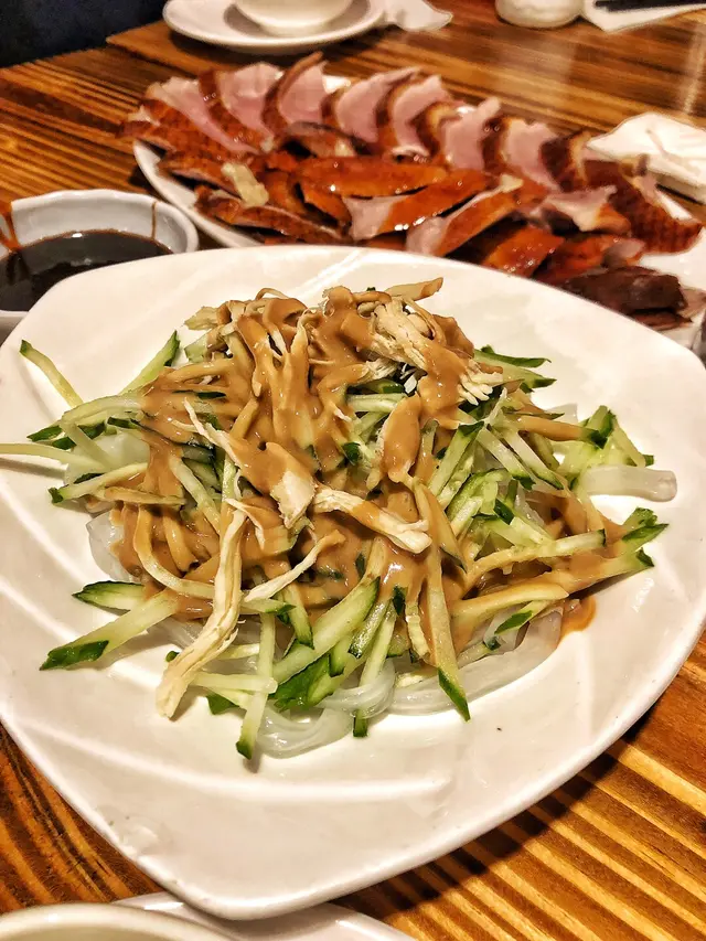 滿滿的麻醬包住每一條粉皮!