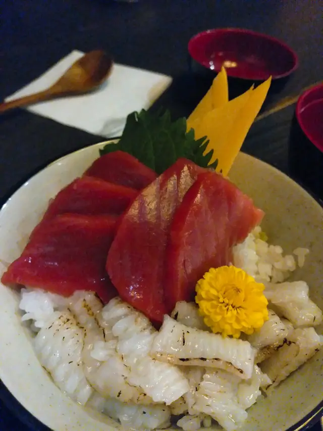 吞拿魚拼炙燒左口魚丼