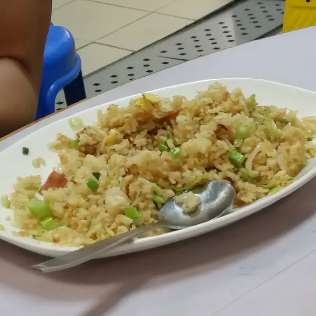 有D似豉油撈飯，完全無鍋氣可言，又無咸香味，又唔夠熱，為一可取係唔油膩