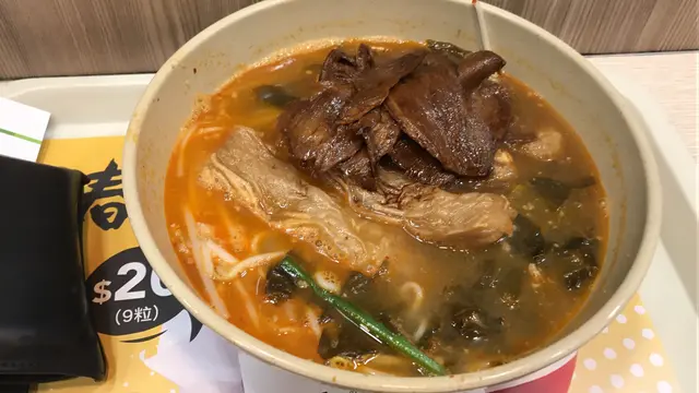 春卷辣豬肉米線