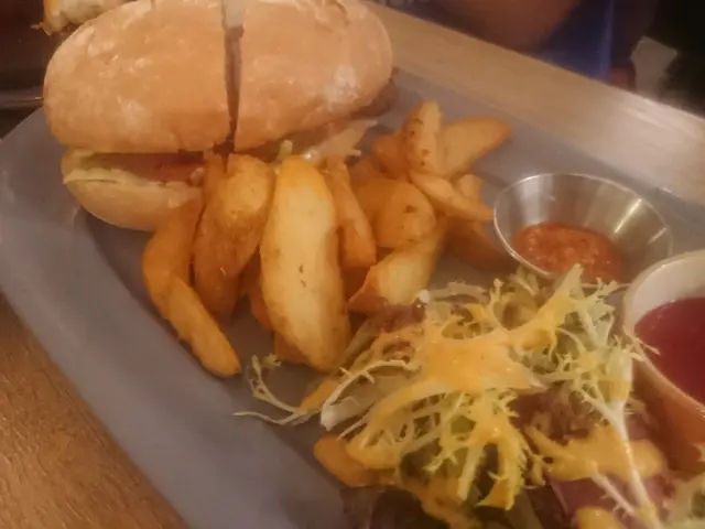 路氹香脆豬扒包餐