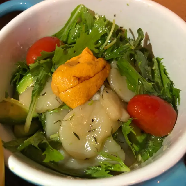 牛油果帆立貝洋風海膽沙律