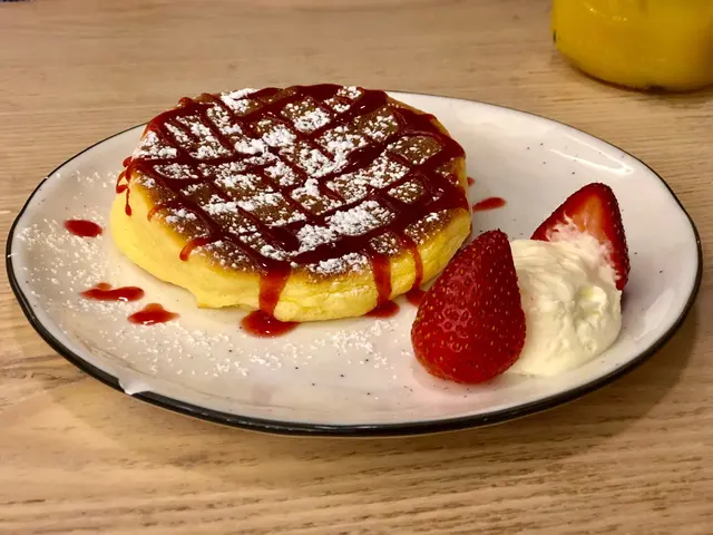 士多啤梨先忌廉班戟