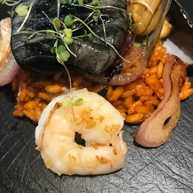 青口大小適中，不會韌; 蝦蝦剝左殼，啖啖肉; 魷魚煮得岩岩好!