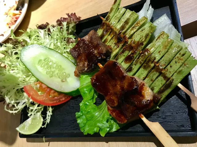串燒牛脷$18及串燒四季豆$12