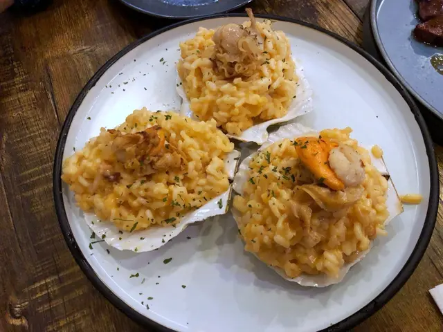 香煎牛油帶子配海鮮龍蝦汁意大利飯