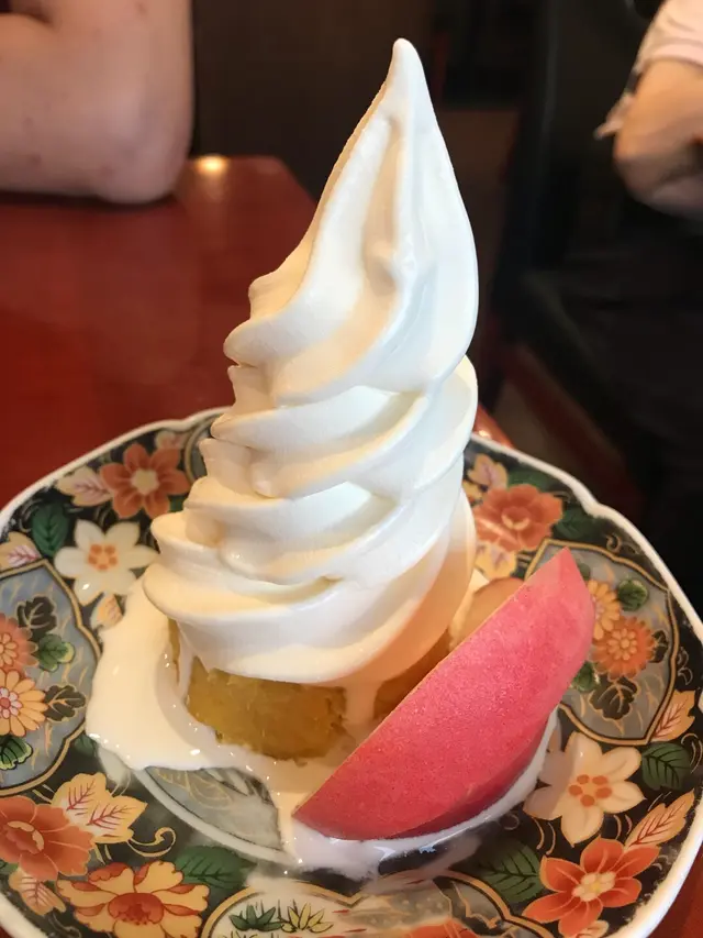 日本水蜜桃(4等分)併燒番薯霜淇淋