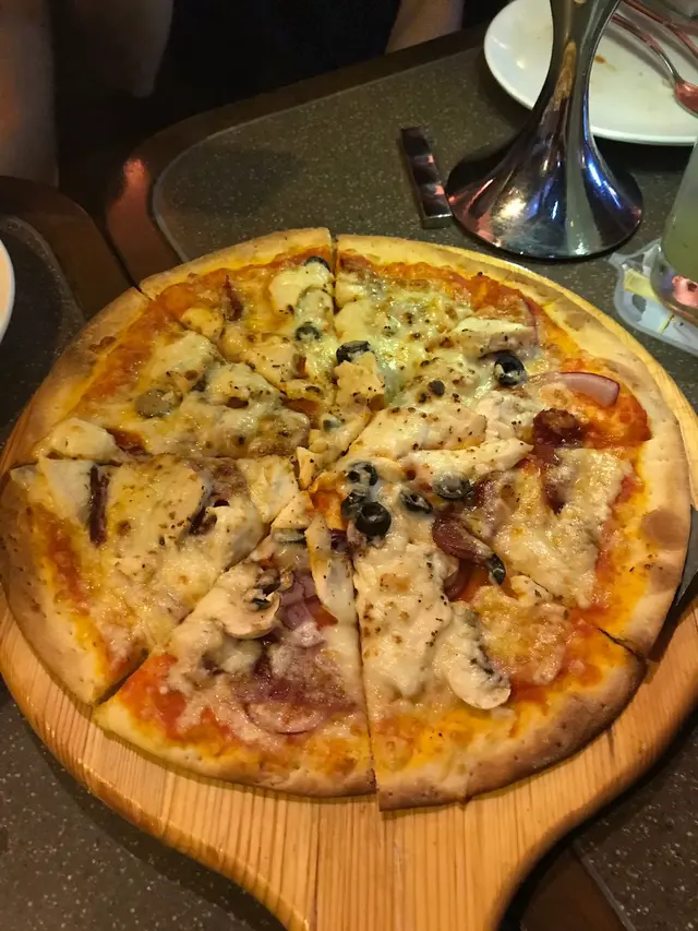 GRILLED CHICKEN & CHORIZO PIZZA