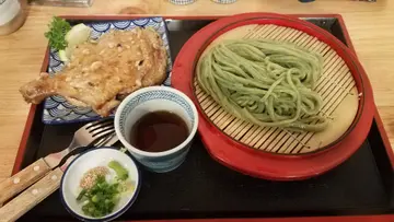 骨付鸡配海苔冷乌冬