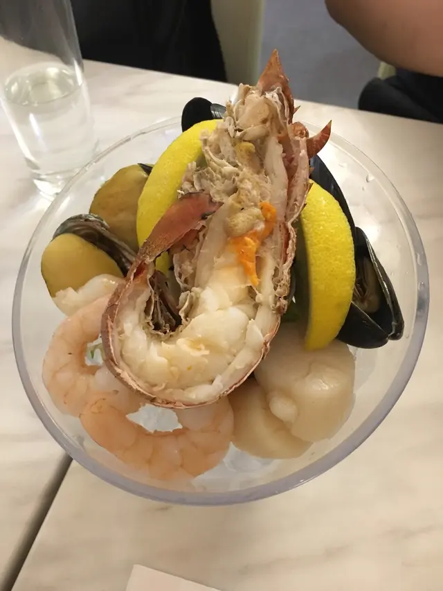 所有海鮮冷而無味，大伏也