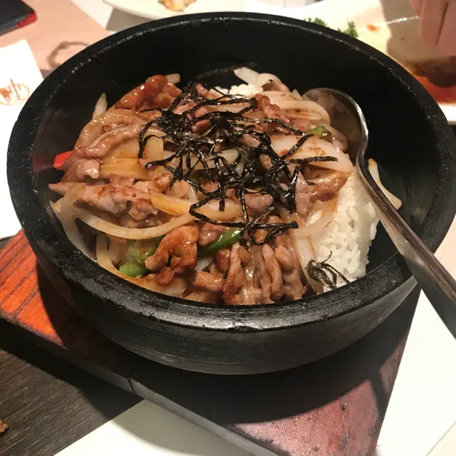 海苔牛肉絲石窩飯