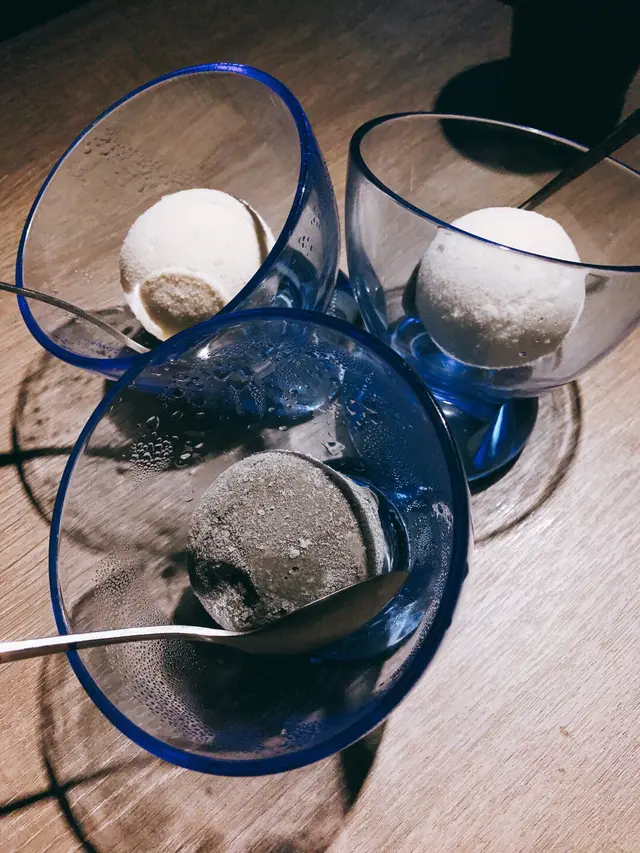 豆腐雪糕($12) & 黑芝麻雪糕($12)