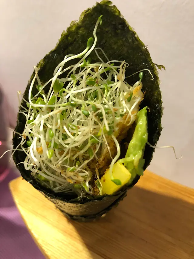 香芒牛油果苜宿芽手卷