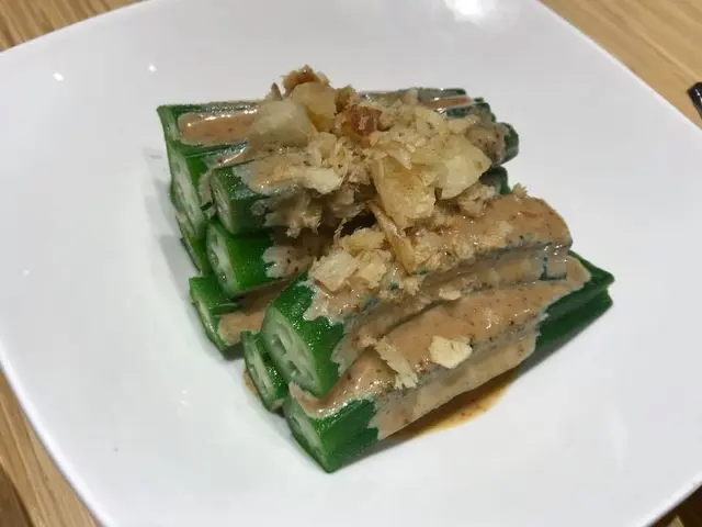 魚乾麻醬拌秋葵