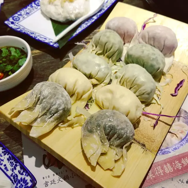 和牛芝士一口餃,新鮮菜苗帶子餃,韭菜豬肉餃,黑松露野菌餃,黃金沙葛餃