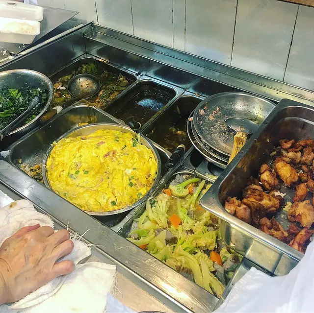 兩餸/三餸, 店內餸菜擺放位置