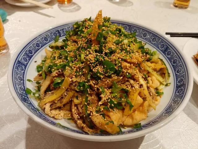 好香既黑松露    芝麻都好香口  雞肉好滑  好味道 ... 食落口感豐富