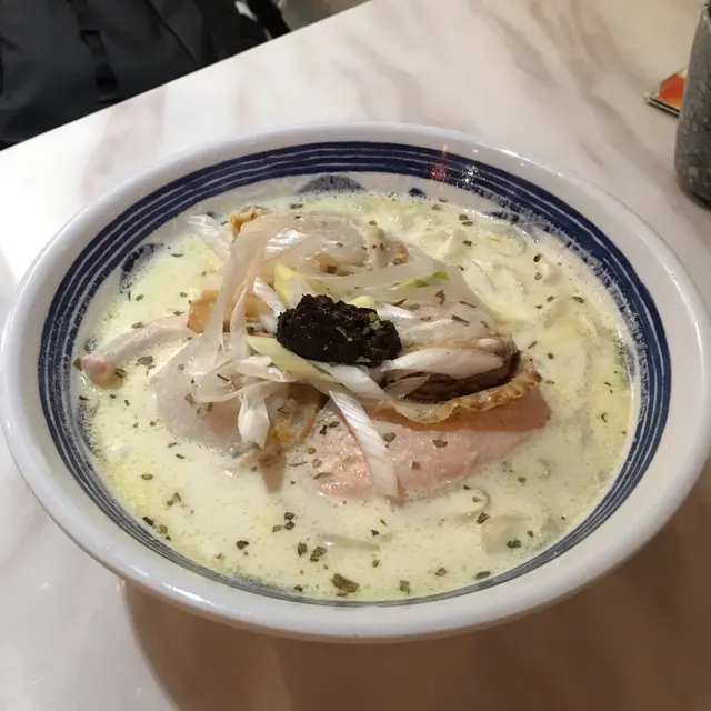 黑松露忌廉三文魚腩帶子烏冬