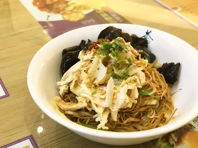 招牌手撕雞撈麵