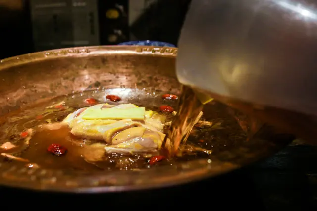 慈禧酒香香麻油雞鍋湯底(半隻)