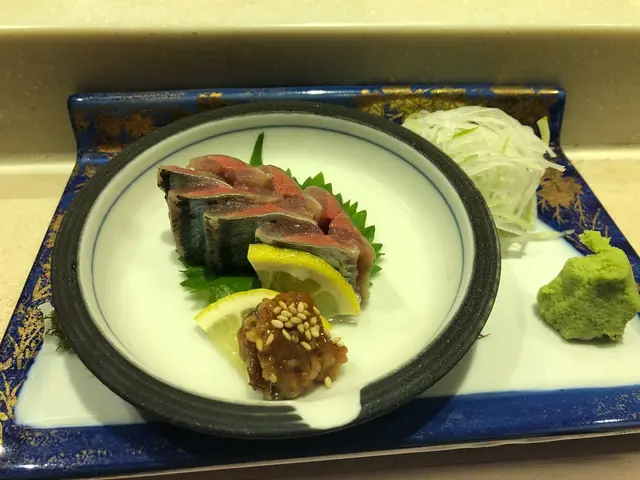 油脂豐富，肉質嫩甜，配以師傅秘製麵豉醬汁，入口完全不覺油膩，只覺肉質鮮美，口感軟潤。