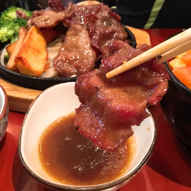 牛脷爽脆,點日式燒汁一流