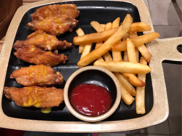 芥末蜜糖一字骨雞翼配薯條