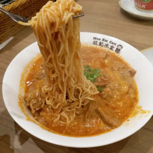 牛肉真係鮮牛，唔係肥牛，也不是林patpat果d沙爹牛，而係有紋理有咬口種。