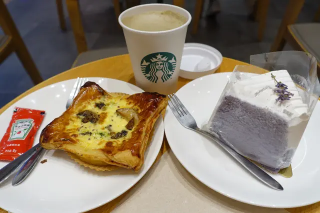 芝士蘑菇蔬菜酥、熱鮮奶焙茶、薰衣草忌廉蛋糕
