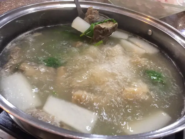 鮮蘿蔔清湯牛腩鍋