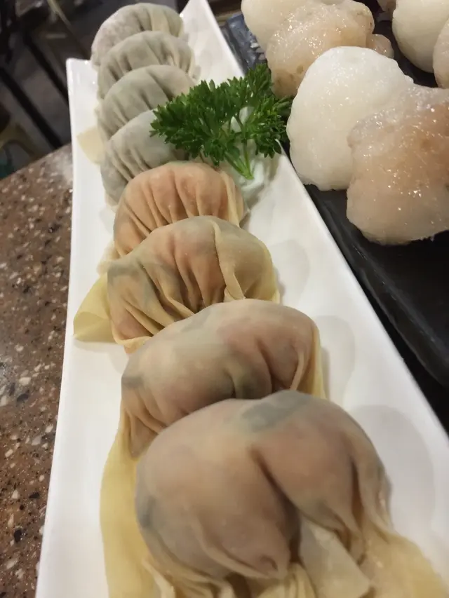 即包水餃拼韮菜餃