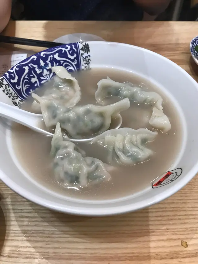 芫茜豬肉湯餃(中)