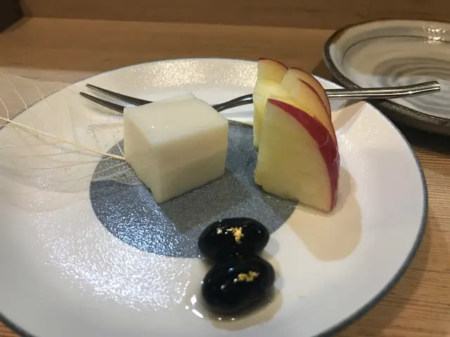 富士山蘋果配杏仁豆腐